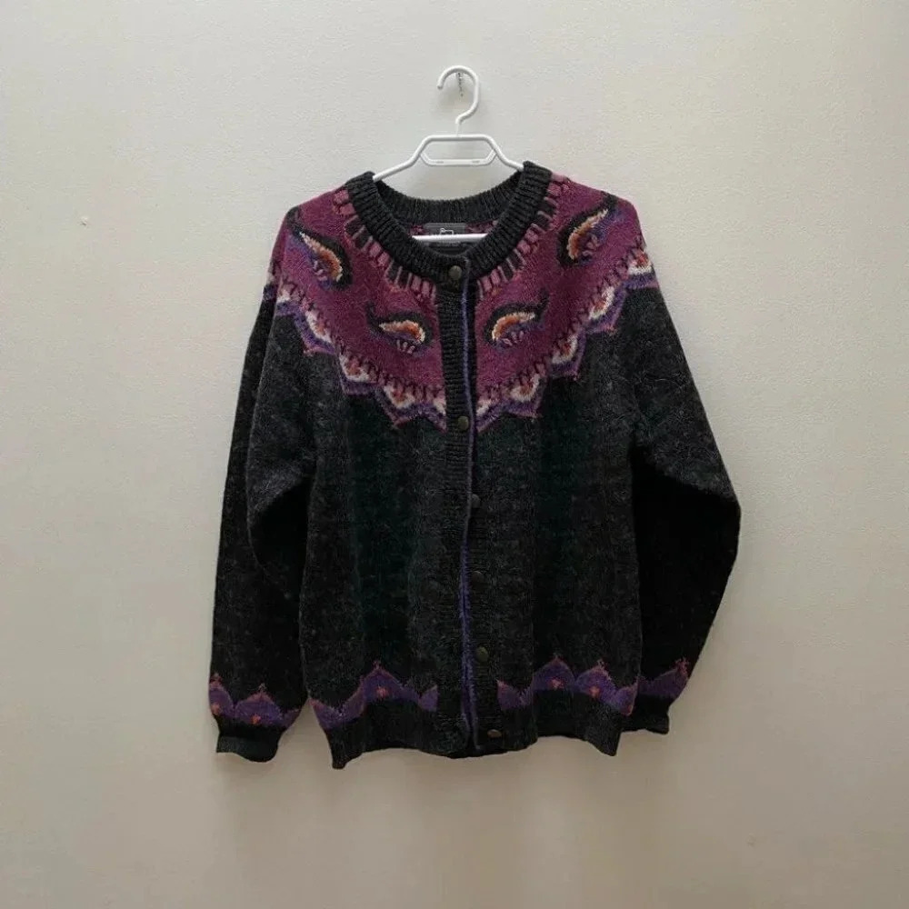 Vintage - Dark Gray Purple Paisley Print Knit Woolrich Sweater